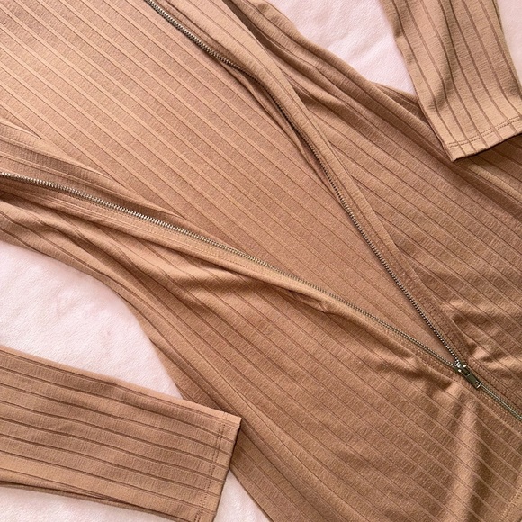 BROWN LONG-SLEEVE FRONT ZIPPER KNIT DRESS · SIZE M · NWT - Picture 5 of 6